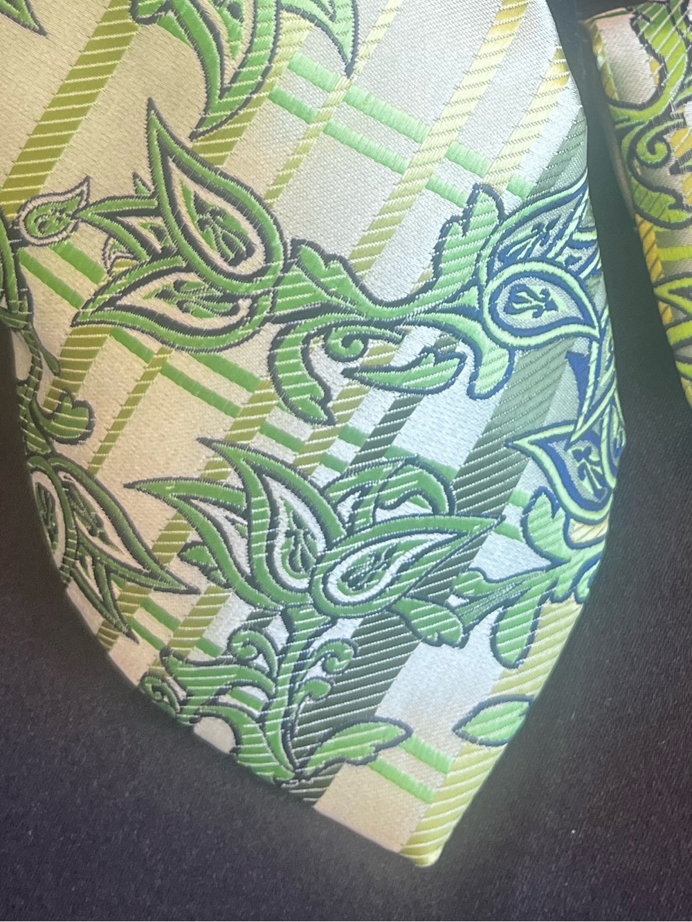 Green Paisley Tie Set - Tie, Pocket Square & Cufflinks - Picture 4 of 5